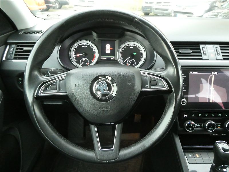 Škoda Octavia 2,0 TDi 110kW DSG STYLE, ČR - fotka 31 z 39