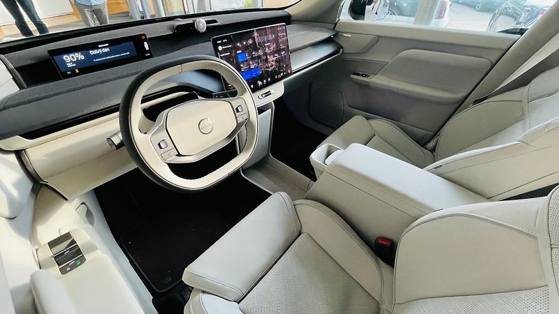 Volvo EX60 (2026) P10 AWD ULTRA - fotka 2 z 27