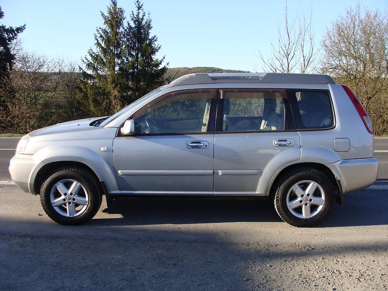 Nissan X-Trail 2.2 DCi, 100 kW, 4x4, klima - fotka 2 z 31