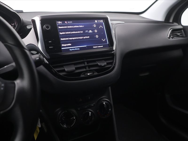 Peugeot 208 1,2 PureTech Klima CZ 1.Maj. - fotka 22 z 32