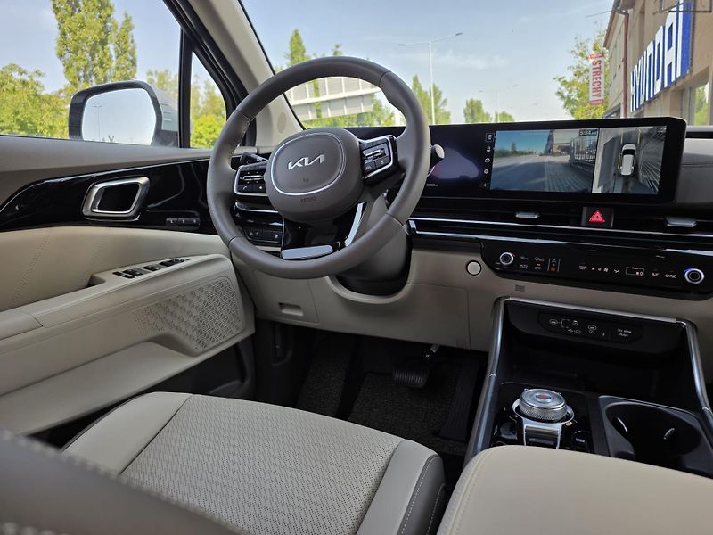 Kia Carnival (2024) 1.6-HEV-AUTOMAT-6+3MÍSTA - fotka 20 z 34