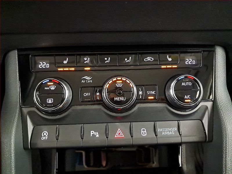 Škoda Karoq (2020) Scout 2.0 TDI - fotka 19 z 25