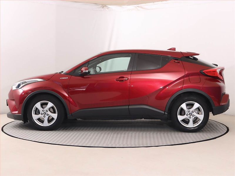 Toyota C-HR (2019) 1.8 Hybrid - fotka 3 z 22