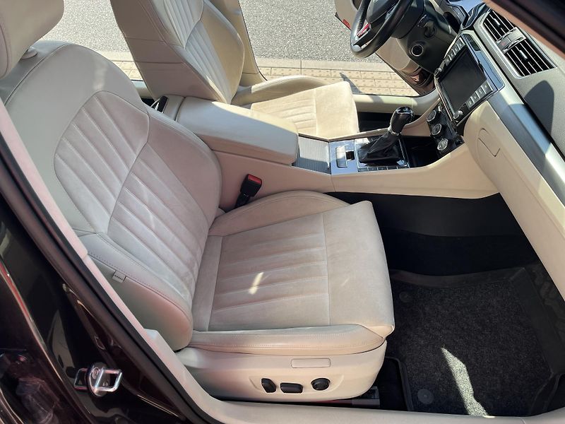 Škoda Superb 2.0 TDi DSG Style Plus - fotka 17 z 38