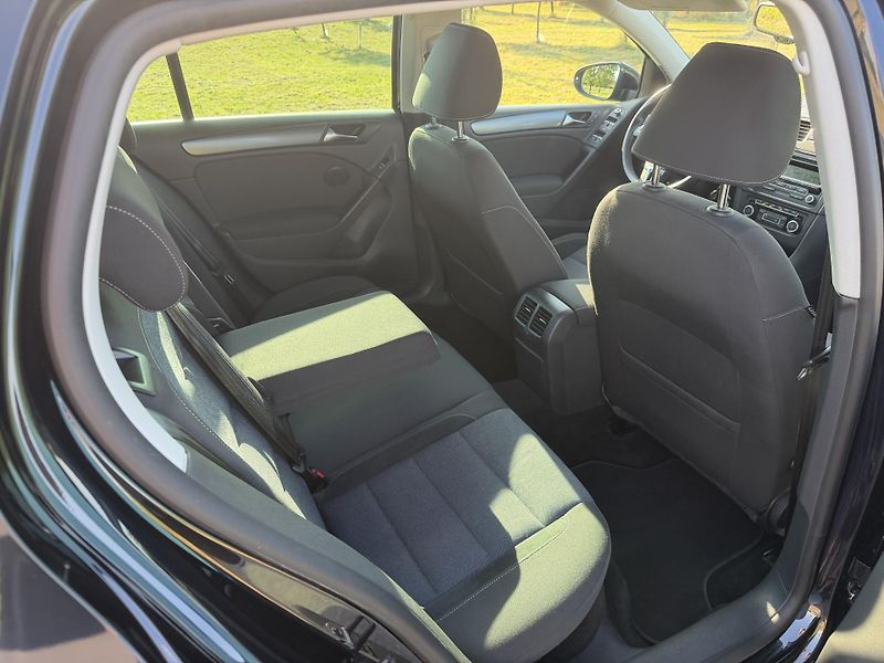 Volkswagen Golf (2011) VI 1,4i16V STYLE 1 MAJITEL - fotka 30 z 66