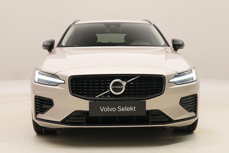 Volvo V60 T6 AWD RECHARGE DARK PLUS CZ - fotka 15 z 49