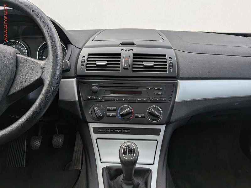BMW X3 (2008) 2.0 i xD, AC, TZ, panor - fotka 18 z 23