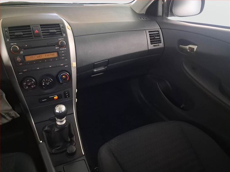 Toyota Corolla (2009) 1.3 Dual VVT-i, Vyhř. sedaček - fotka 8 z 16