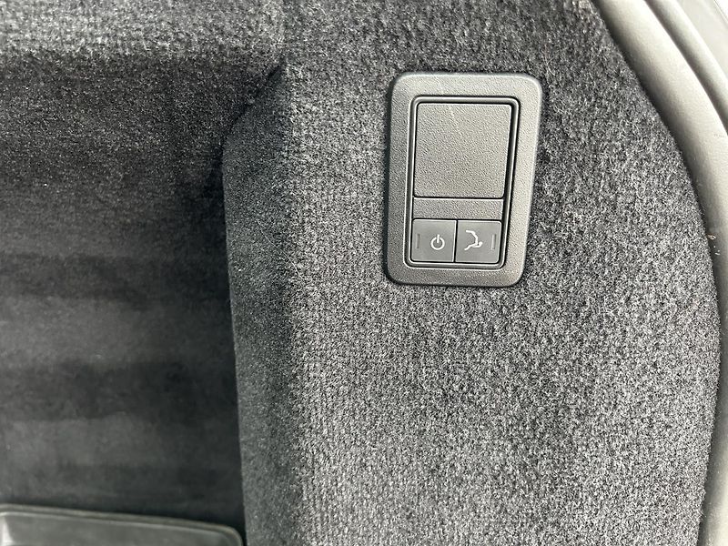 Land Rover Range Rover Sport 4.4 SDV8 4x4 HSE - fotka 25 z 26