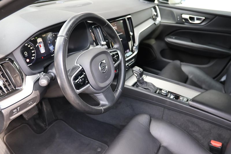 Volvo S60 (2019) T4 FWD Inscription - fotka 12 z 22