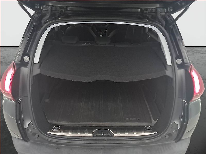 Peugeot 2008 (2019) GT Line 1.2 PureTech, ČR,1.maj - fotka 14 z 20