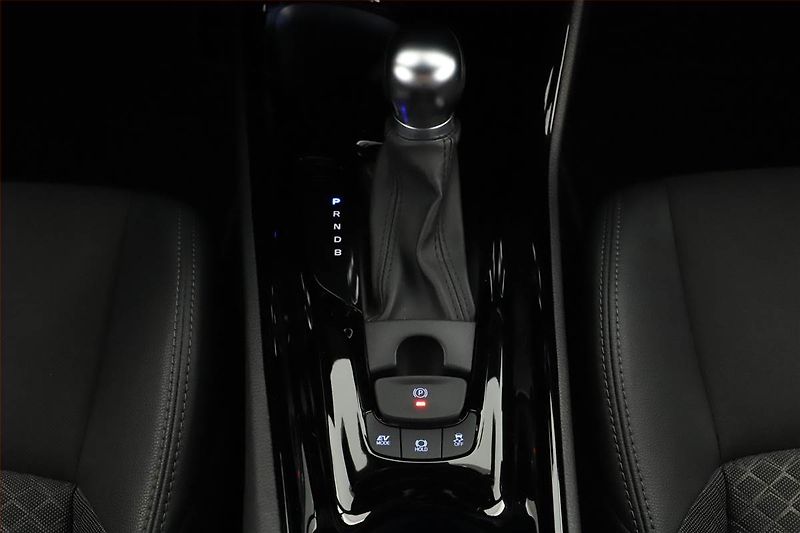 Toyota C-HR (2023) 1.8 Hybrid - fotka 16 z 20