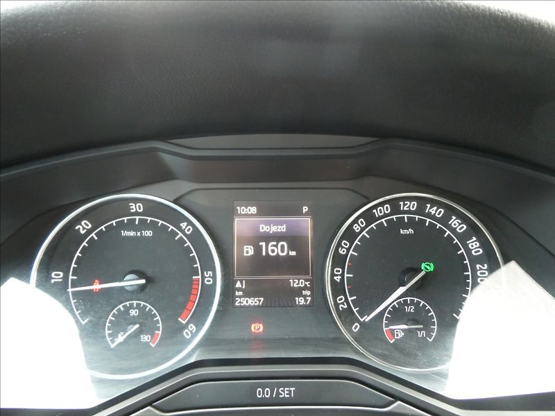 Škoda Superb 2,0 TDi STYLE DSG, 2x kola, ČR - fotka 38 z 43