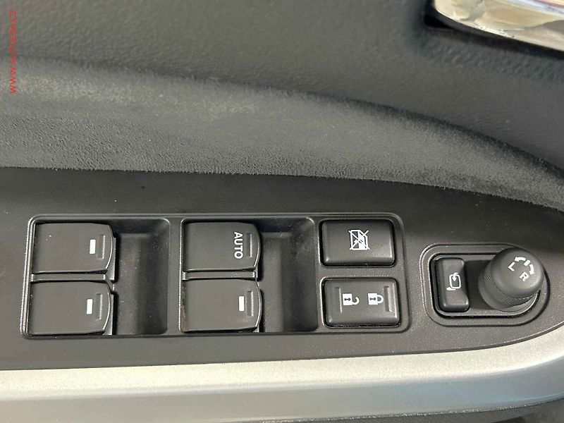 Suzuki Vitara (2017) 1.6i 4x4, 1.maj,ČR, LED, navi - fotka 12 z 16