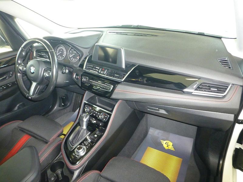 BMW Řada 2 (2016) 2,0D*NAVI*ALU*VYHŘ.SED*M.PAKET - fotka 16 z 28