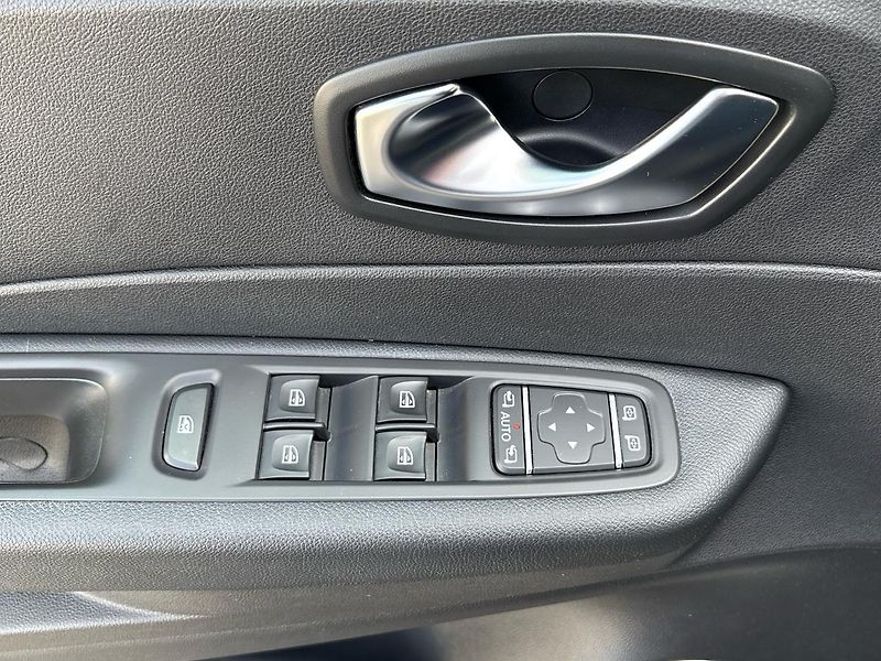 Renault Captur (2019) LIMITED MAN6, ČR - fotka 30 z 46