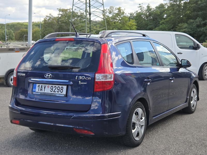 Hyundai i30 1.majitel lze na splátky VŠEM! - fotka 4 z 10