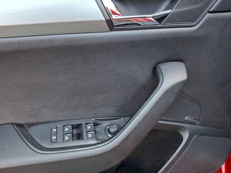Škoda Superb (2018) Combi Ambition Plus 2,0TDi 110 - fotka 32 z 35