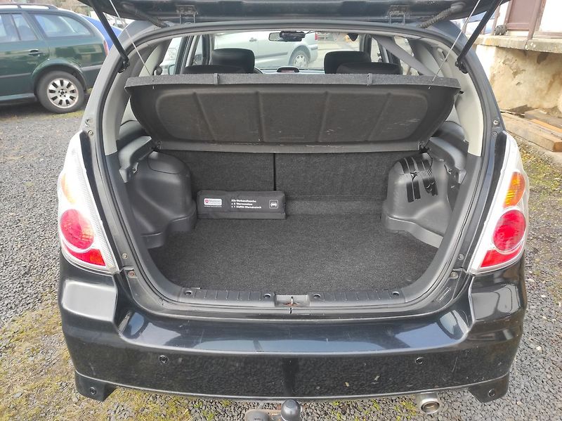 Suzuki Liana 1.6 16V combi 4 seasons - fotka 17 z 26