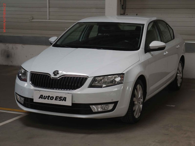 Škoda Octavia (2015) 2.0 TDi, ČR, DSG, AC, park - fotka 3 z 20