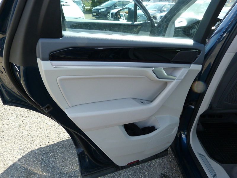 Volkswagen Touareg 3.0 TDI - fotka 13 z 42
