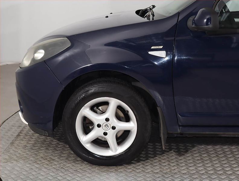 Dacia Sandero (2011) 1.6 MPI - fotka 14 z 14