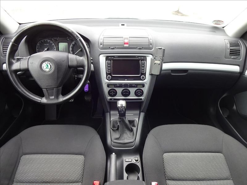 Škoda Octavia 1.8 TSI SPORT   GO MOTORU - fotka 33 z 57