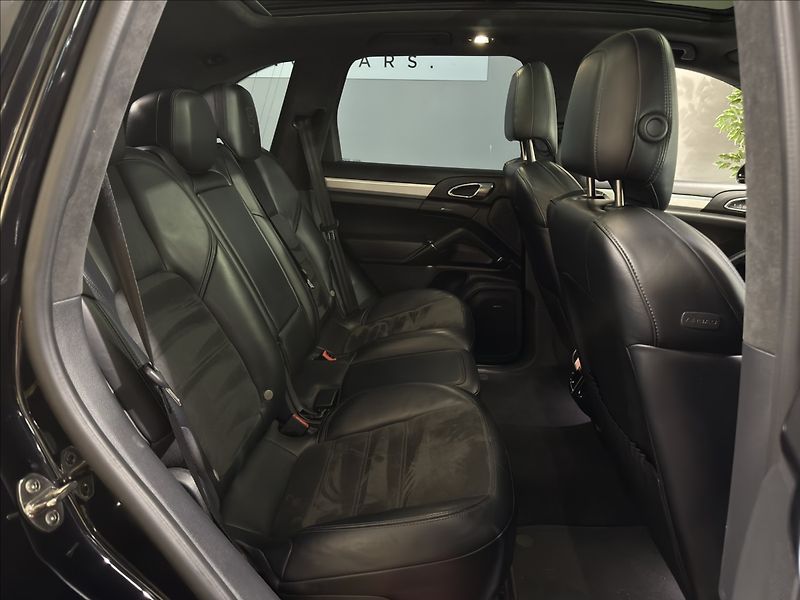 Porsche Cayenne 3,0   D VZDUCH PANO BOSE 360 - fotka 28 z 44