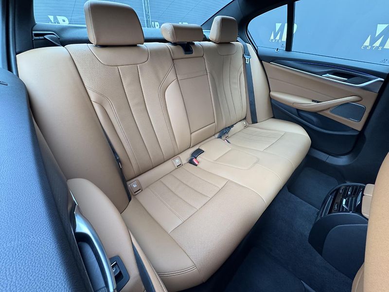BMW Řada 5 (2022) 545e xDrive M Sport, DPH - fotka 20 z 56