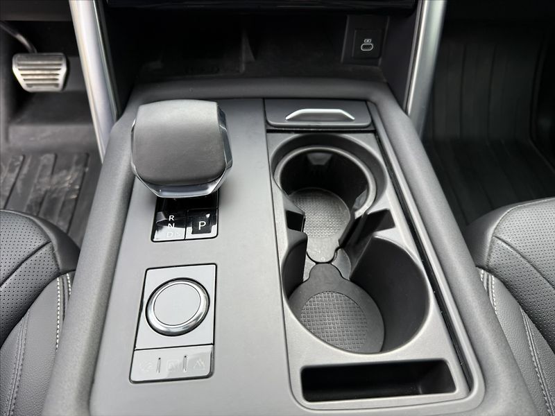 Land Rover Discovery 3,0 R-DYNAMIC SE D300 - fotka 16 z 26