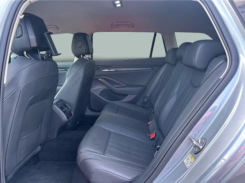 Škoda Superb COMBI SELEC TS 110/1.5 A7F - fotka 12 z 25