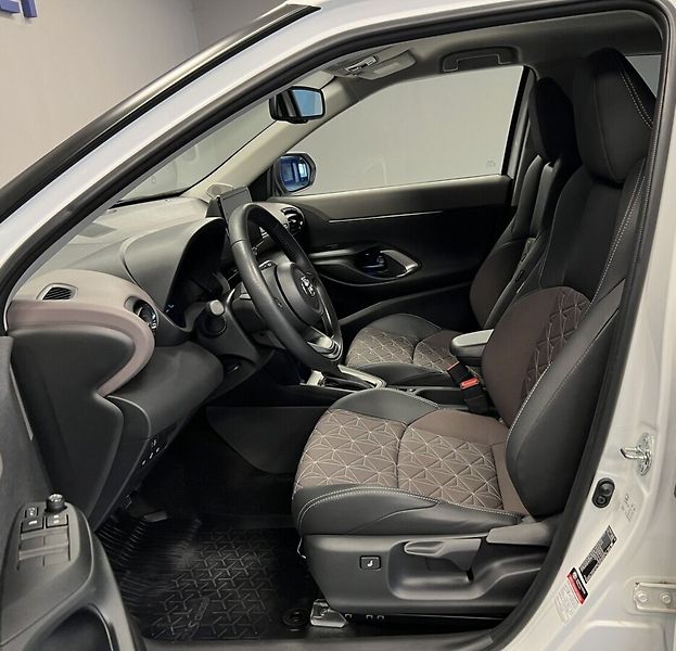 Toyota Yaris Cross 1,5 Hybrid AT Executive - fotka 9 z 17