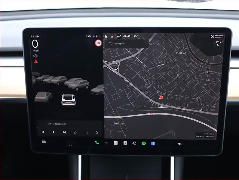 Tesla Model 3 (2020) Std Range Plus 52kWh, SoH 83% - fotka 13 z 24