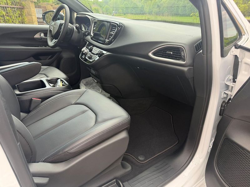 Chrysler Pacifica (2025) Voyager 3,6 RU Radar Nové 2025 - fotka 10 z 20