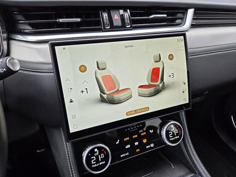 Jaguar F-Pace D300 ED90th HUD PANO ZÁR-2030 - fotka 31 z 48