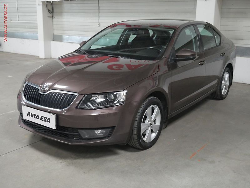 Škoda Octavia (2013) 1.6 TDi, ČR, Sport, bixen, - fotka 3 z 21