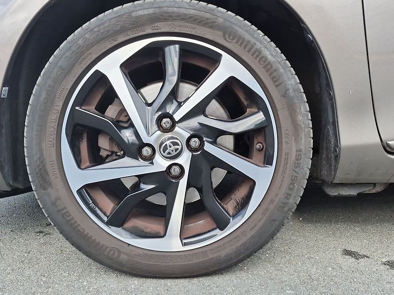 Toyota Yaris Selection Smart 1,5 Hev - fotka 20 z 28