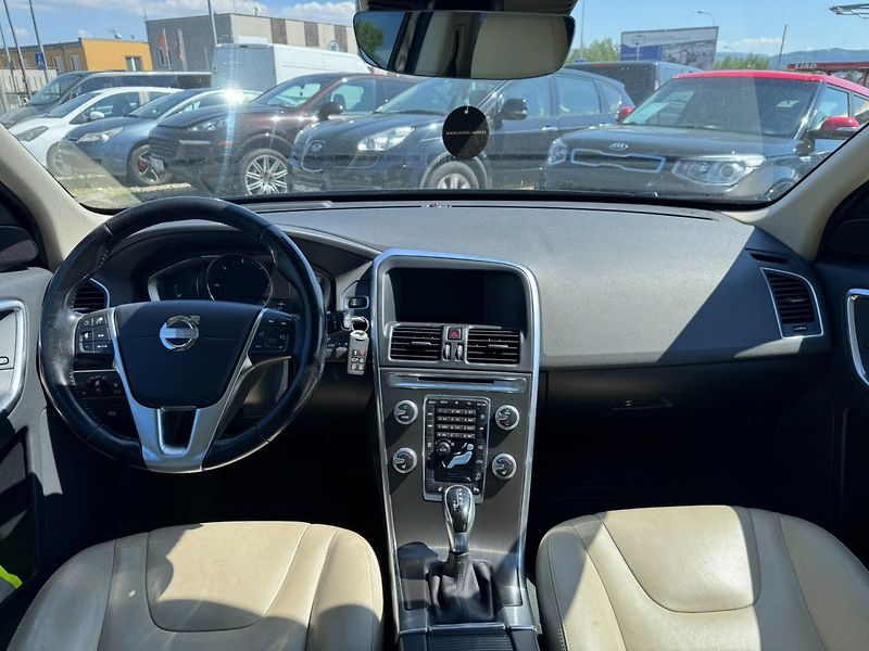 Volvo XC60 (2015) 4X4 2,4 D5 158 KW SUMMUM ČR - fotka 24 z 50