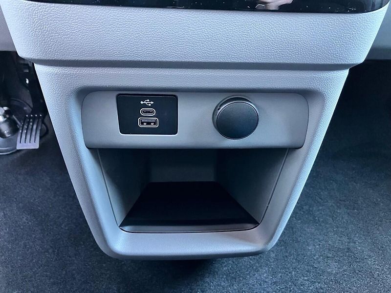 Ford Tourneo Custom (2026) Titanium L2, Tourneo, 2.0 EcoB - fotka 22 z 31