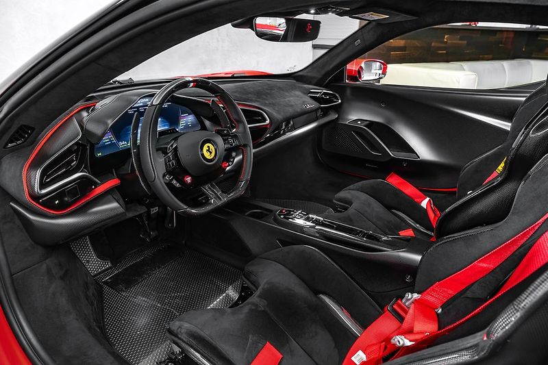 Ferrari 296 GTB Speciale, lift, surround, ACC - fotka 21 z 35
