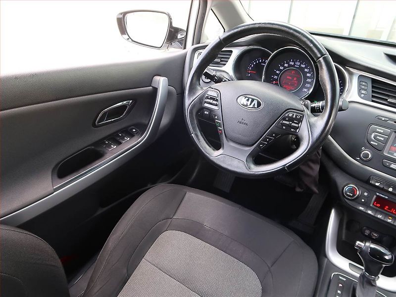 Kia Ceed (2016) 1.6 GDI, Automat, Tempomat - fotka 7 z 19