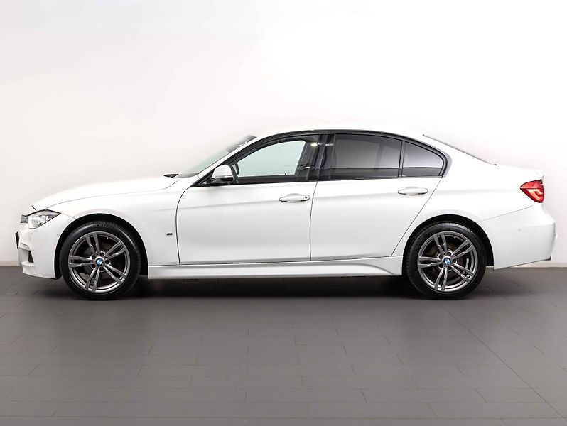 BMW Řada 3 320d xDrive Limousine - fotka 2 z 20