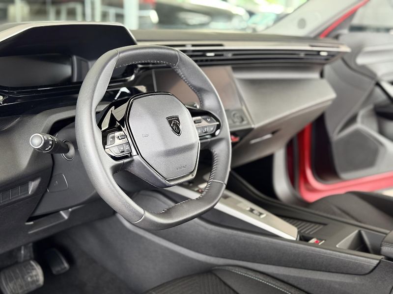 Peugeot 308 1,2PT 130*AT8*STYLE*Distronic - fotka 12 z 33