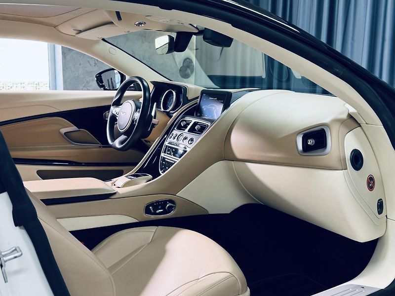Aston Martin DB11 (2017) V12*5.2*B&O*360*TOP - fotka 42 z 43
