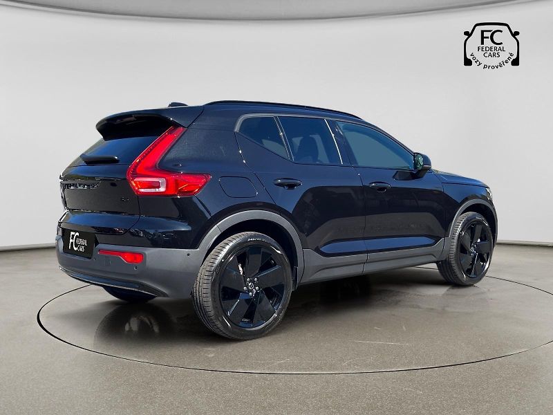Volvo XC40 B3 FWD BE // 360 // kola - fotka 6 z 37
