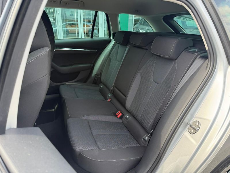 Škoda Octavia Style 2.0 TDI 110kW DSG Combi - fotka 21 z 25