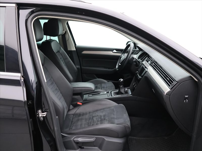 Volkswagen Passat 2,0 TDI 110 kW 4Motion Highlin - fotka 11 z 25
