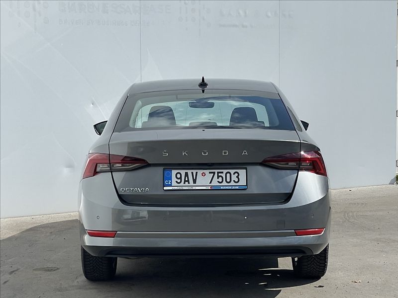 Škoda Octavia 2,0 TDI DSG Style Plus NAVI - fotka 23 z 24