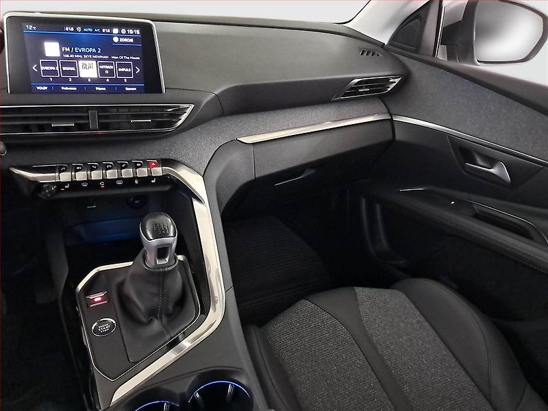 Peugeot 3008 (2020) 1.5 BlueHDi, Navi, Tempomat - fotka 8 z 22