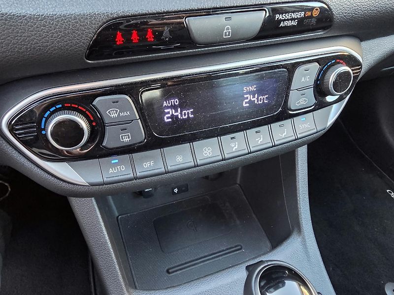 Hyundai i30 1.5-AUTOMAT-MILDHYBRID 48V - fotka 13 z 22